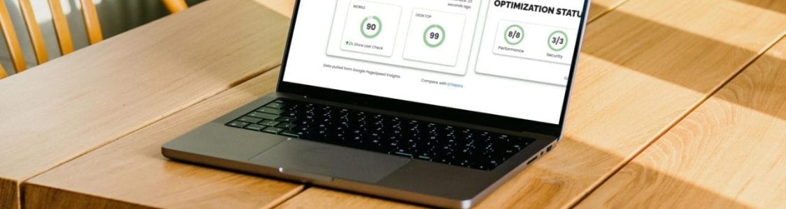 mockuuups-macbook-pro-mockup-on-a-table-with-a-plant-in-the-background — копия-min